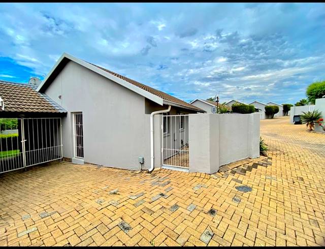 2 BEDROOM TOWNHOUSE FOR SALE IN NORTHWOLD